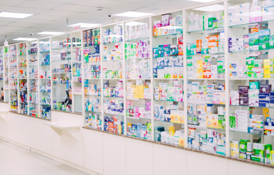 Interior design farmacia effeforniture